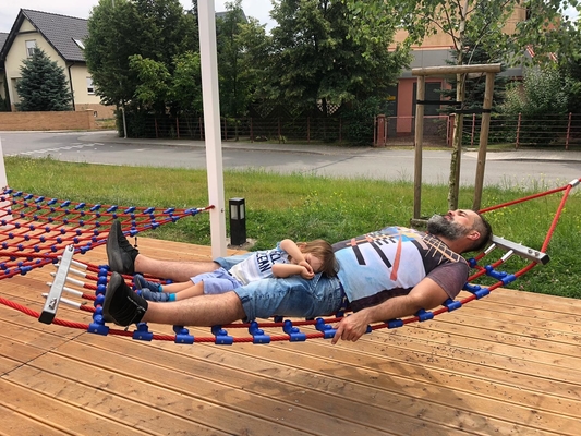 1.8x0.8m Playground Rope Hammock Swing Ditegakkan Dengan Kayu Yang Kuat